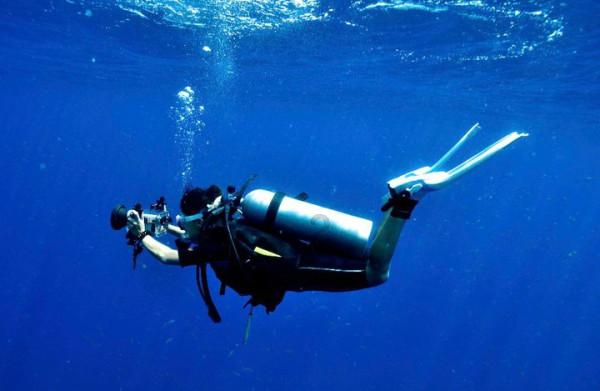 燕之谈丨掰手腕致对方骨折被索赔11万,法院怎么判?